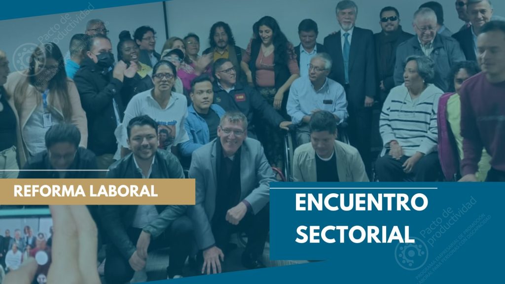 Foto de panel de participantes en el encuentro.